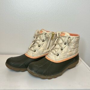 Sperry Women's Syren Gulf Quilted Nylon Boot. Green & Coral Color. Size 6.